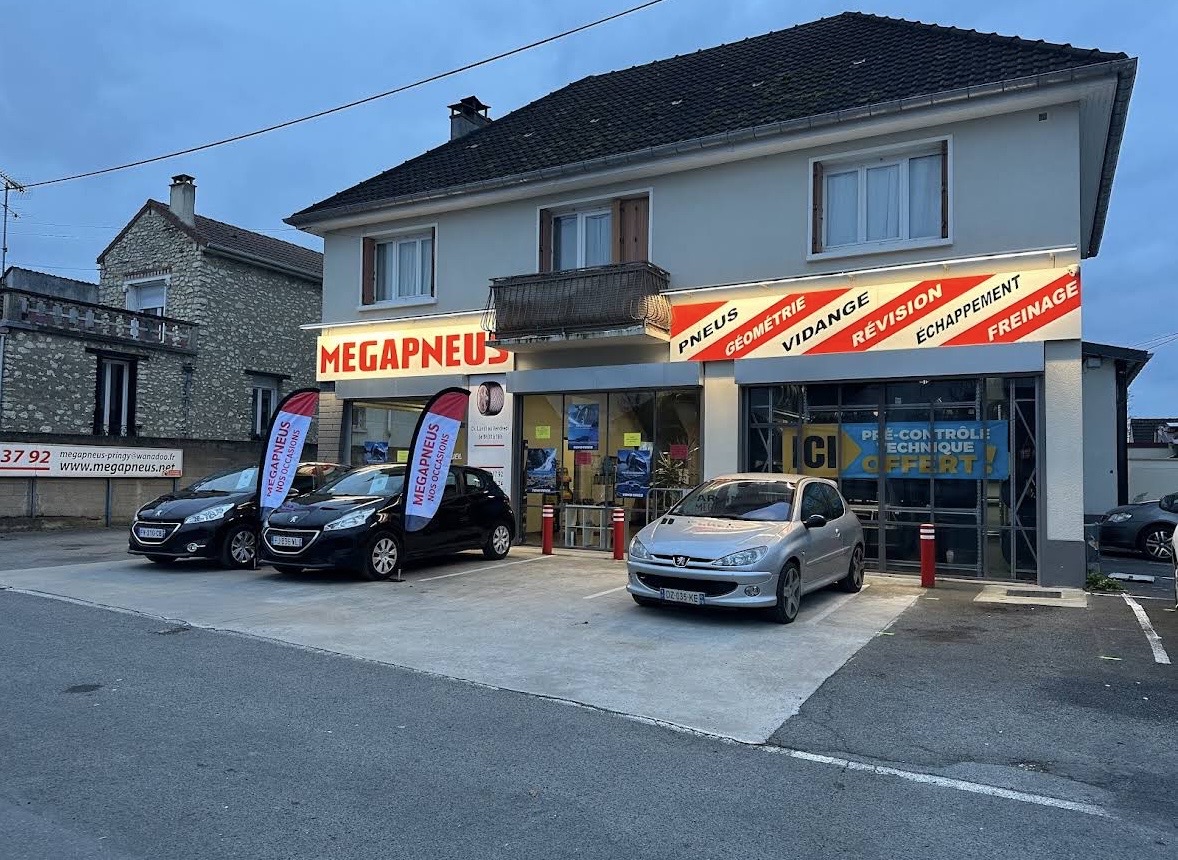 La façade du garage MEGAPNEUS à Pringy